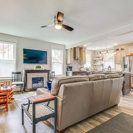 Lavish House With Patio - 2 Blocks To Green Lake! 외부 사진