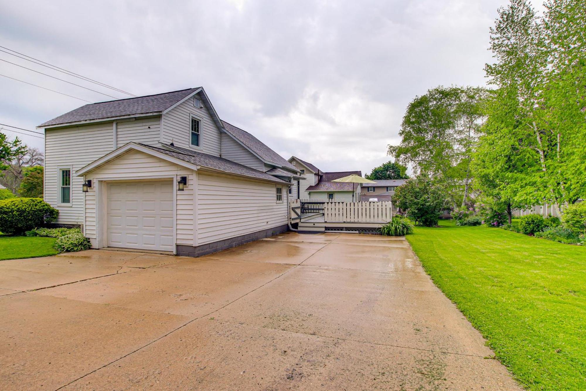 Lavish House With Patio - 2 Blocks To Green Lake! 외부 사진