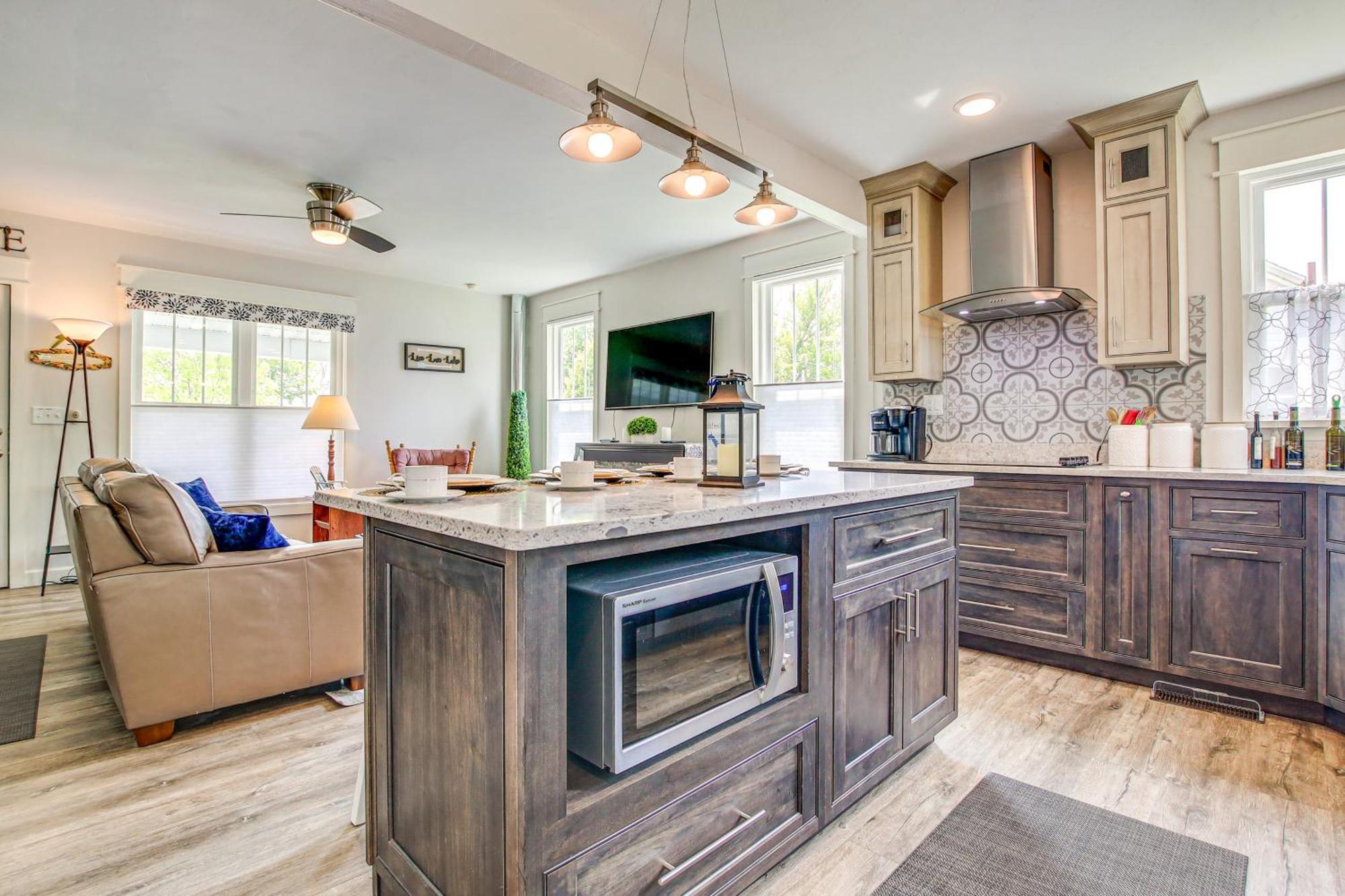 Lavish House With Patio - 2 Blocks To Green Lake! 외부 사진