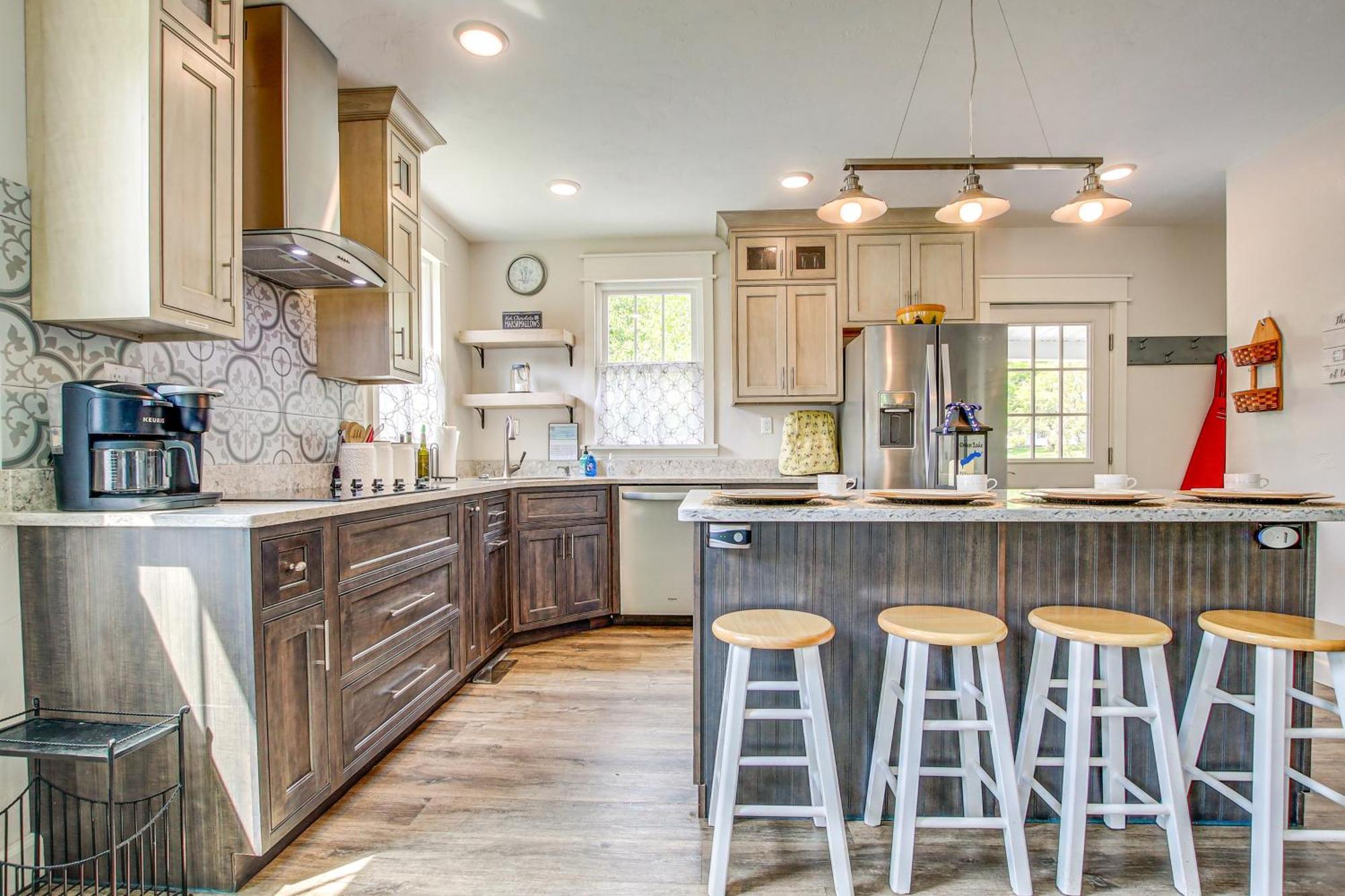 Lavish House With Patio - 2 Blocks To Green Lake! 외부 사진