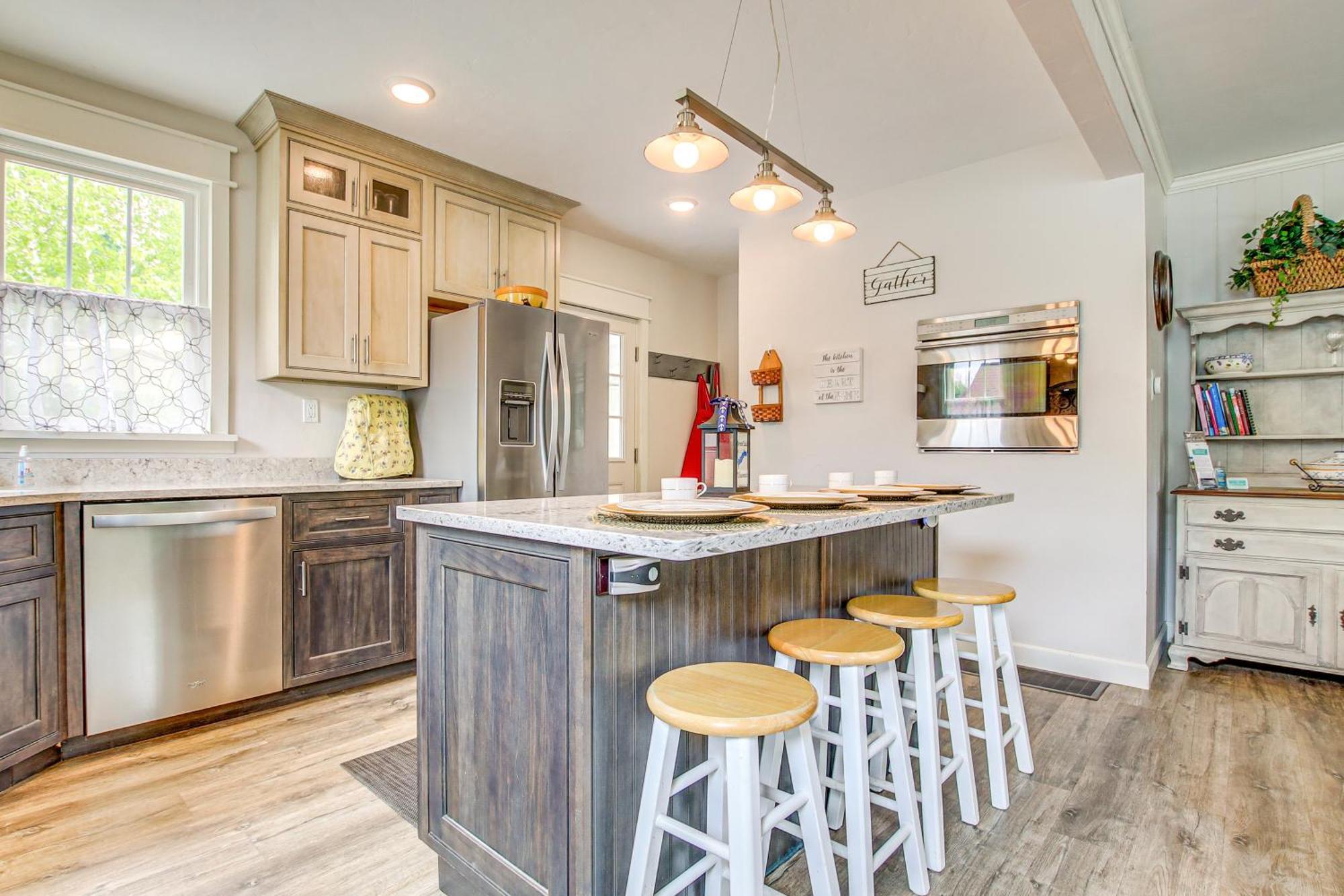 Lavish House With Patio - 2 Blocks To Green Lake! 외부 사진