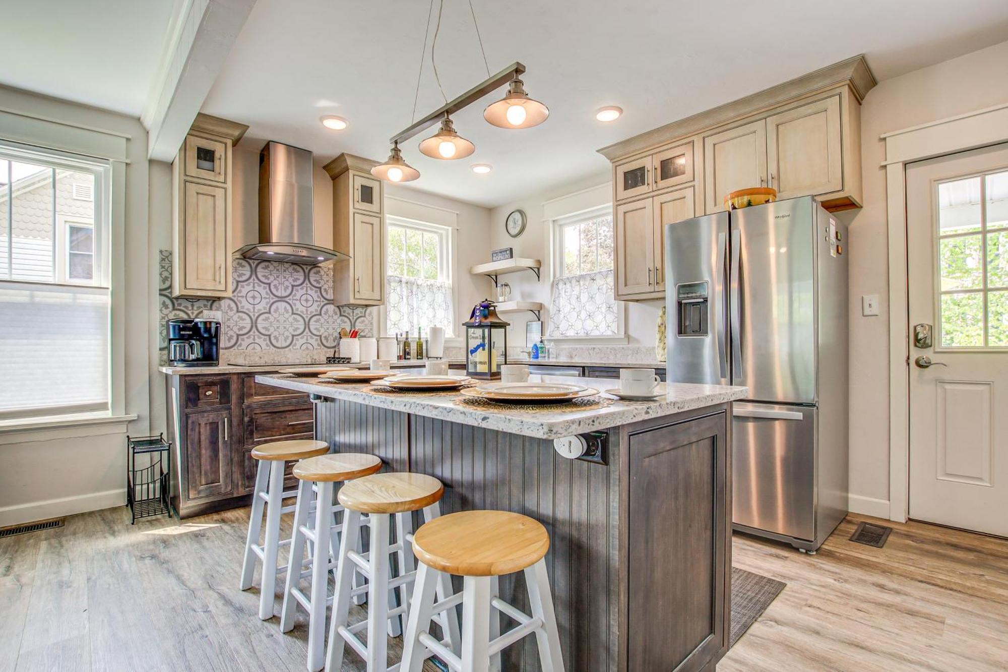 Lavish House With Patio - 2 Blocks To Green Lake! 외부 사진